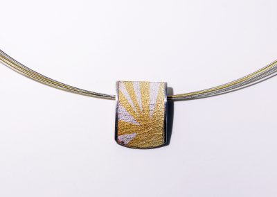 Collieranhänger aus Sterling-Silber und Feingold