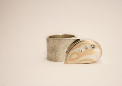 Ring aus Silber mit Mokume Gane und Brillanten