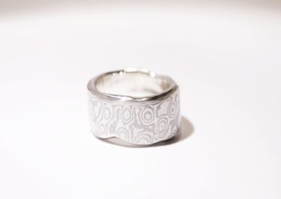 Mokume Gane Ring aus Silber und Eisen
