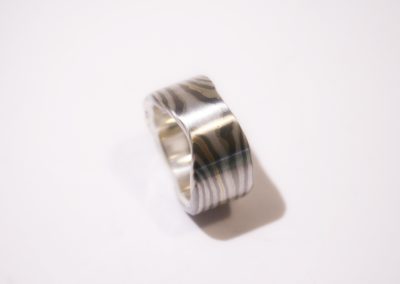 Mokume Gane Ring aus Silber, Gold und Eisen