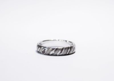 Mokume Gane Ring aus Silber und Shakudo