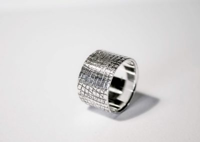 Ring aus Sterling-Silber mit Struktur